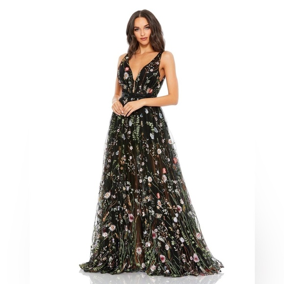 Mac Duggal 12282 NWOT FLORAL EMBROIDERED SLEEVELESS A LINE GOWN - Picture 1 of 7